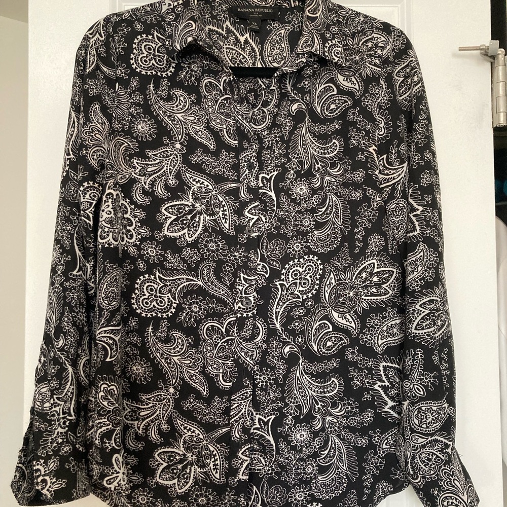 Banana Republic Black and White Paisley Classic Fit Blouse